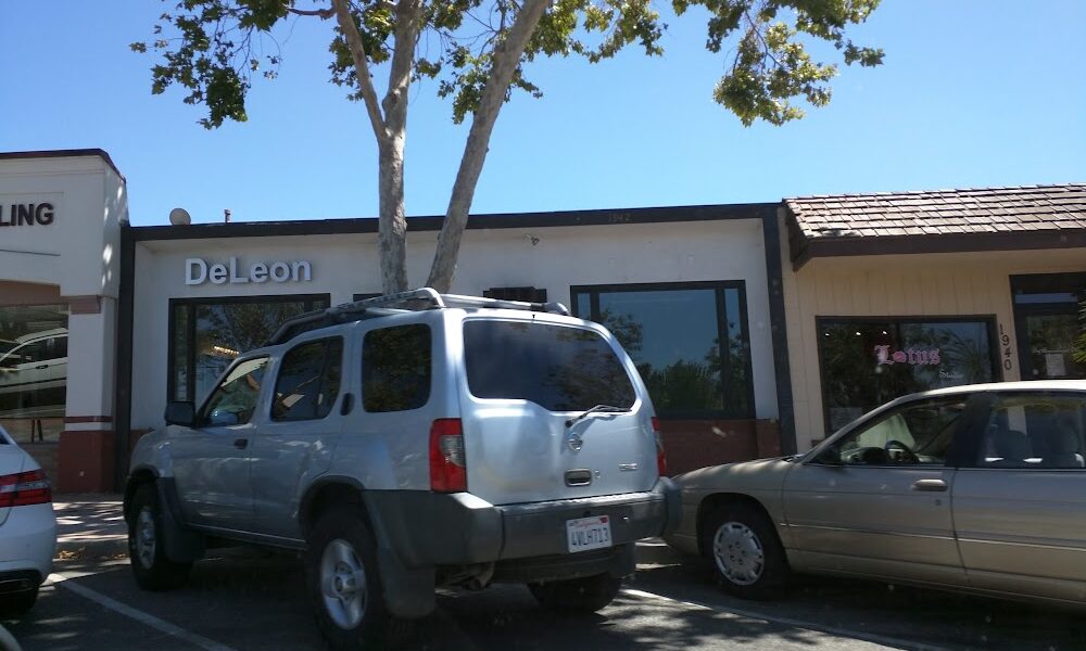 Salon DeLeon